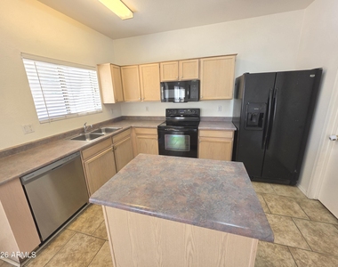 30469 N Plantation Drive - Photo Thumbnail 6