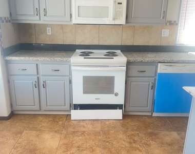 47832 N 18th Avenue - Photo Thumbnail 4