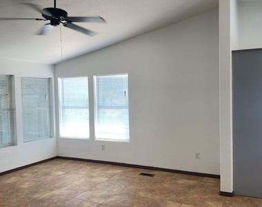 47832 N 18th Avenue - Photo Thumbnail 7