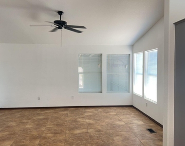 47832 N 18th Avenue - Photo Thumbnail 8