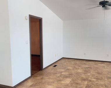 47832 N 18th Avenue - Photo Thumbnail 20