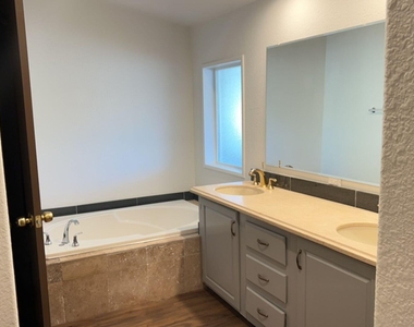 47832 N 18th Avenue - Photo Thumbnail 24