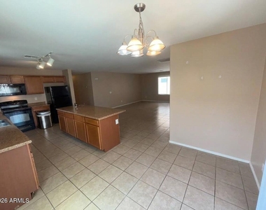 7123 N 72nd Drive - Photo Thumbnail 5
