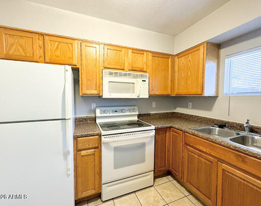 1765 E Pepper Circle - Photo Thumbnail 8