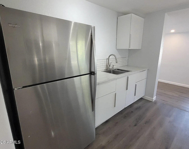 1445 E Taylor Street - Photo Thumbnail 4