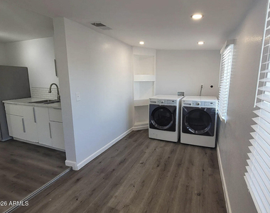 1445 E Taylor Street - Photo Thumbnail 7