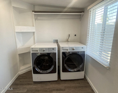 1445 E Taylor Street - Photo Thumbnail 8