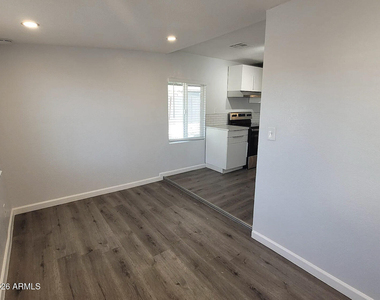 1445 E Taylor Street - Photo Thumbnail 9