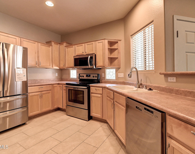 9750 N Monterey Drive - Photo Thumbnail 10