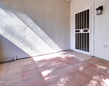 9750 N Monterey Drive - Photo Thumbnail 19