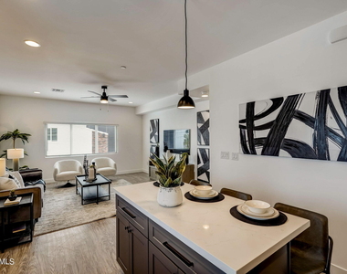 3645 E Earll Drive - Photo Thumbnail 4