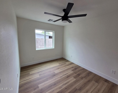 824 N 11th Avenue - Photo Thumbnail 9