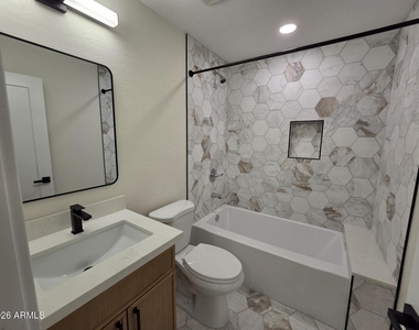 824 N 11th Avenue - Photo Thumbnail 6