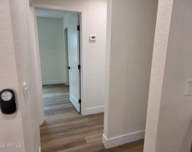 824 N 11th Avenue - Photo Thumbnail 5