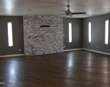 5121 W Mcneil Street - Photo Thumbnail 2
