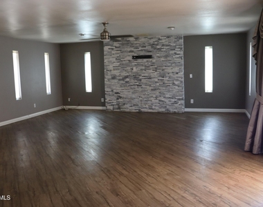 5121 W Mcneil Street - Photo Thumbnail 3