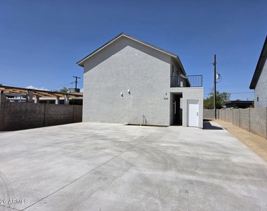 824 N 11th Avenue - Photo Thumbnail 12