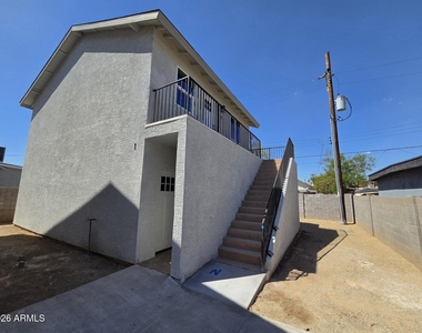 824 N 11th Avenue - Photo Thumbnail 1