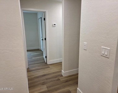824 N 11th Avenue - Photo Thumbnail 5