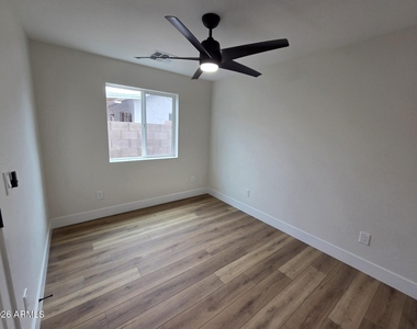 824 N 11th Avenue - Photo Thumbnail 10