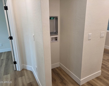 824 N 11th Avenue - Photo Thumbnail 6