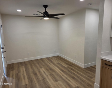 824 N 11th Avenue - Photo Thumbnail 3