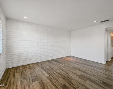 1234 N 36th Street - Photo Thumbnail 2