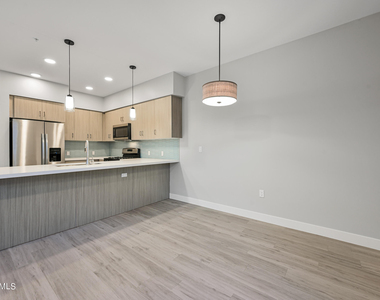 1023 W 5th Street - Photo Thumbnail 5