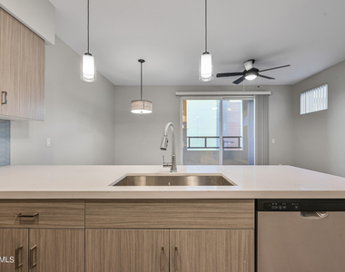 1023 W 5th Street - Photo Thumbnail 14