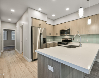 1023 W 5th Street - Photo Thumbnail 10