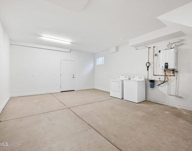 1023 W 5th Street - Photo Thumbnail 20