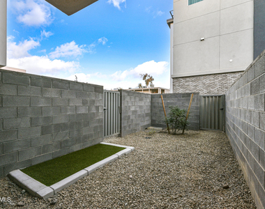 1023 W 5th Street - Photo Thumbnail 21