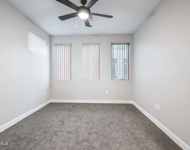 1023 W 5th Street - Photo Thumbnail 15