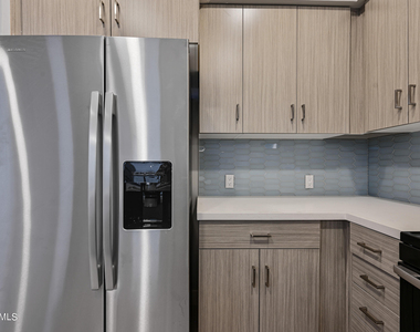 1023 W 5th Street - Photo Thumbnail 13