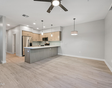 1023 W 5th Street - Photo Thumbnail 3