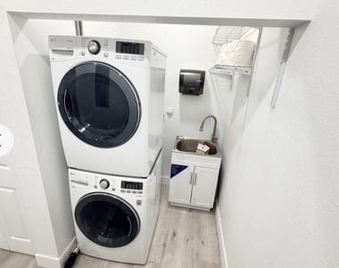 1720 Nw 15th Terrace - Photo Thumbnail 6