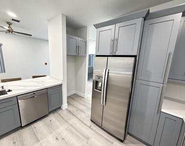 1720 Nw 15th Terrace - Photo Thumbnail 2