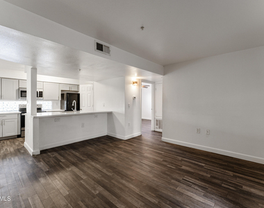 3065 N 67th Avenue - Photo Thumbnail 1