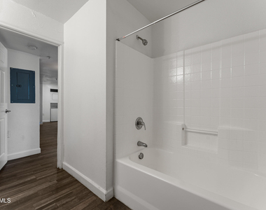 3065 N 67th Avenue - Photo Thumbnail 14