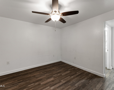 3065 N 67th Avenue - Photo Thumbnail 7