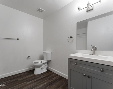 3065 N 67th Avenue - Photo Thumbnail 13
