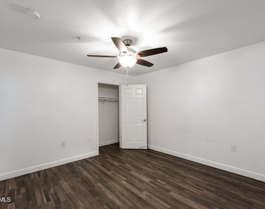 3065 N 67th Avenue - Photo Thumbnail 6