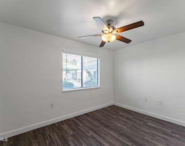 3065 N 67th Avenue - Photo Thumbnail 9