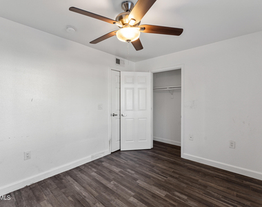 3065 N 67th Avenue - Photo Thumbnail 10