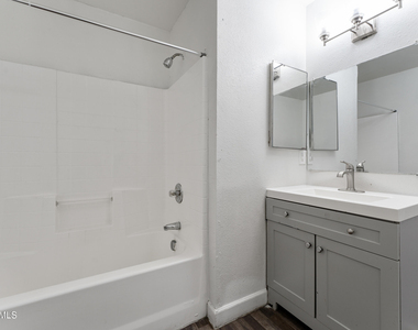 3065 N 67th Avenue - Photo Thumbnail 8