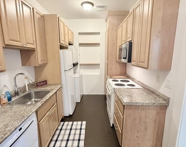406 Northwood Road - Photo Thumbnail 6