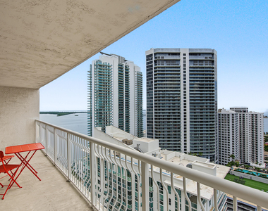 1200 Brickell Bay Drive - Photo Thumbnail 7