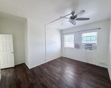 406 Northwood Road - Photo Thumbnail 10