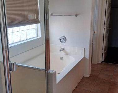 3930 W Hackamore Drive - Photo Thumbnail 5
