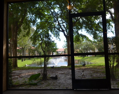 5821 Riverside Drive - Photo Thumbnail 10
